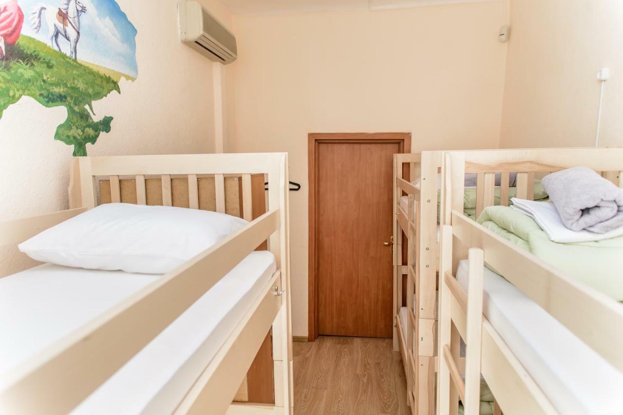 Globus Lipki Hostel Kiev Luaran gambar
