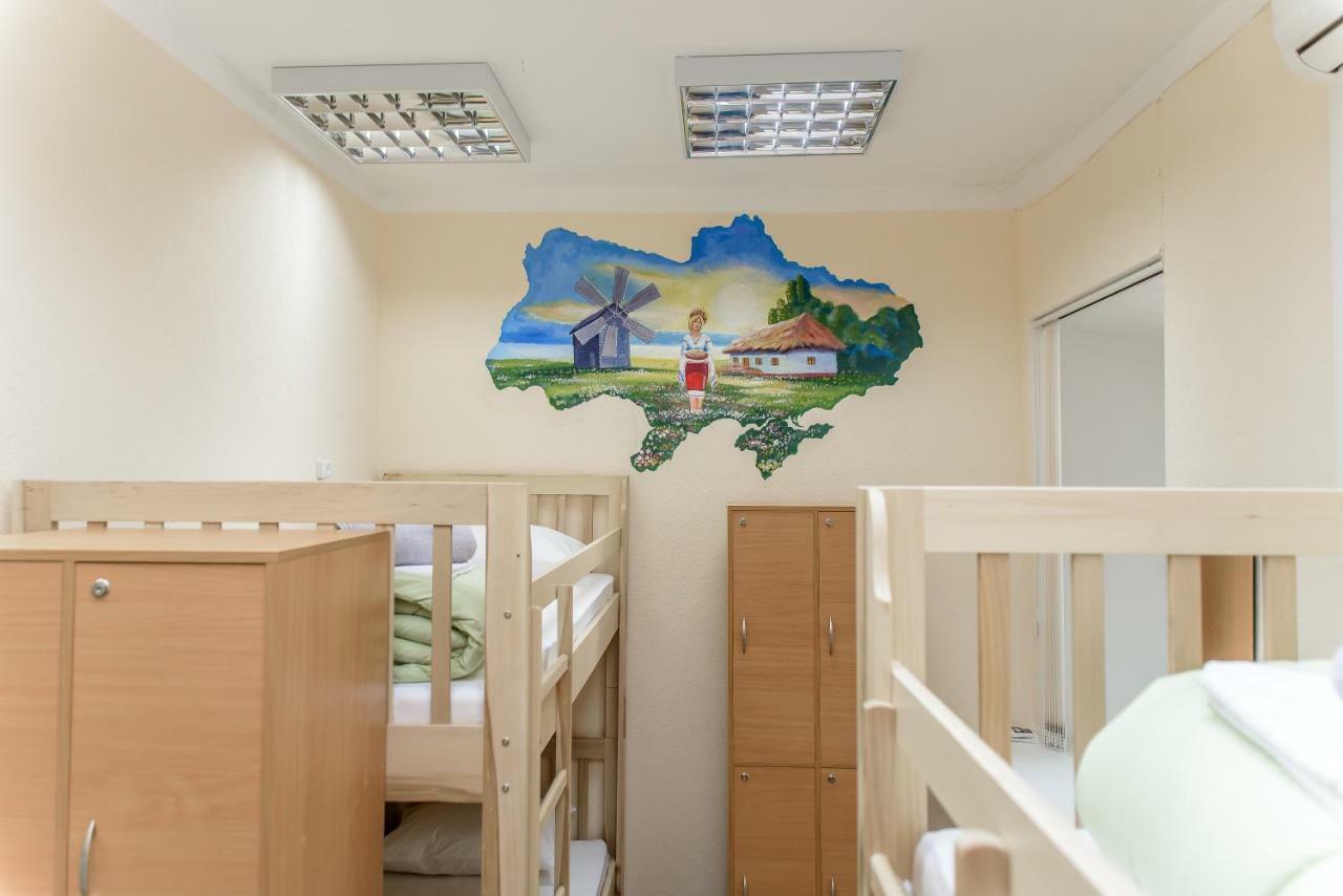 Globus Lipki Hostel Kiev Luaran gambar