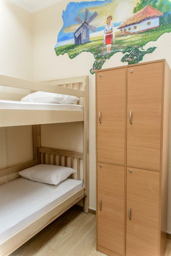 Globus Lipki Hostel Kiev Luaran gambar