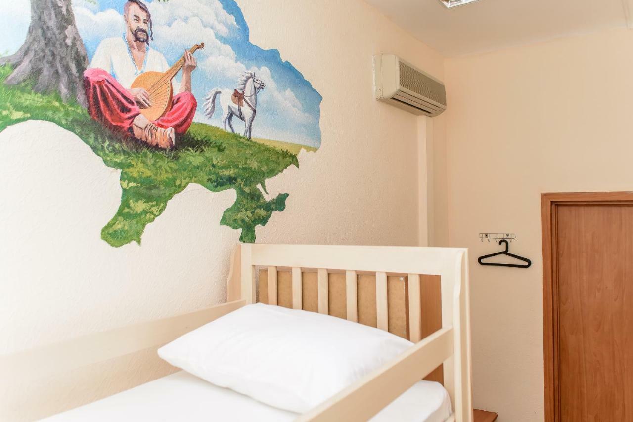 Globus Lipki Hostel Kiev Luaran gambar