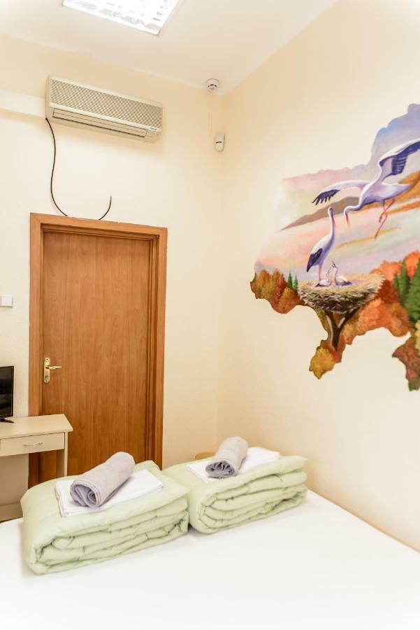 Globus Lipki Hostel Kiev Luaran gambar