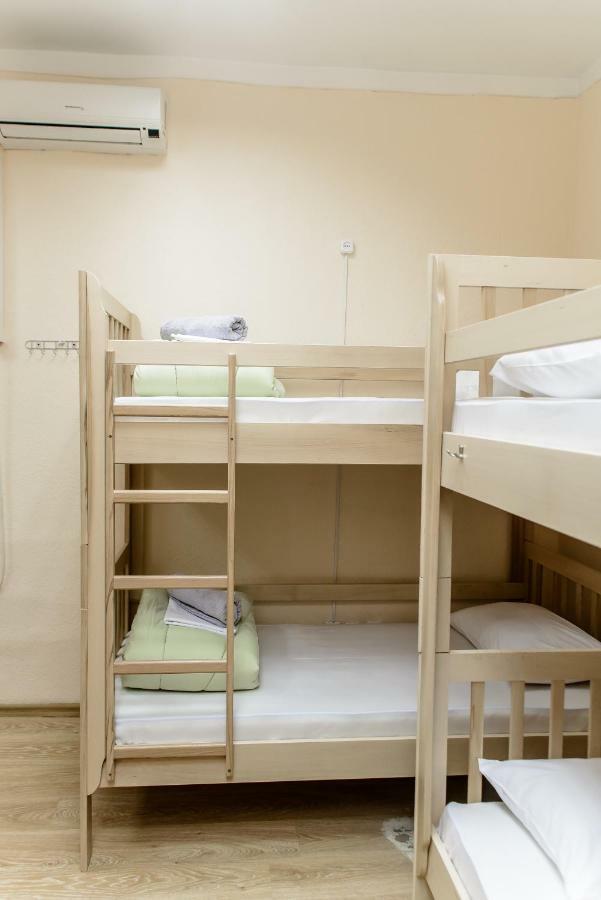 Globus Lipki Hostel Kiev Luaran gambar