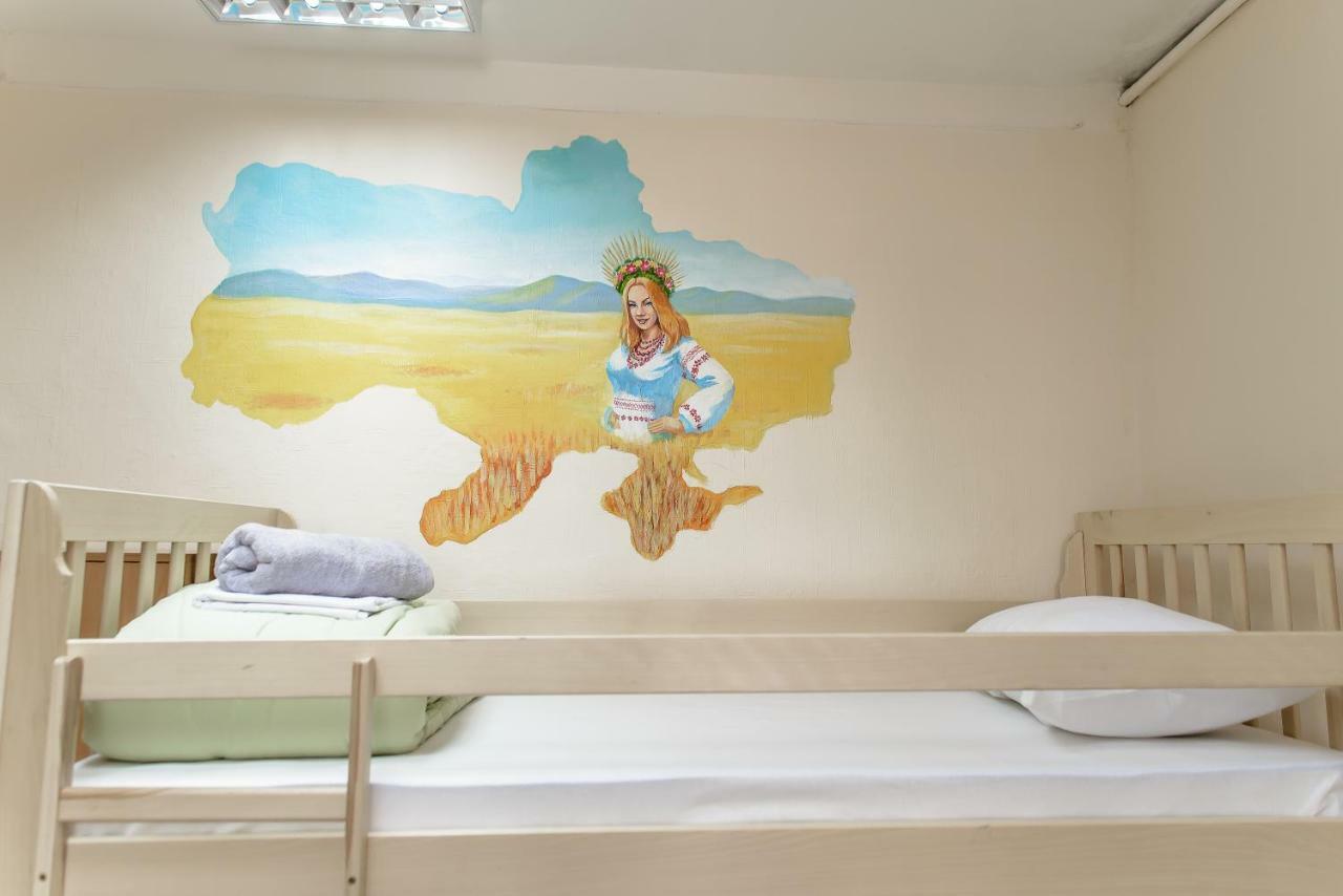 Globus Lipki Hostel Kiev Luaran gambar